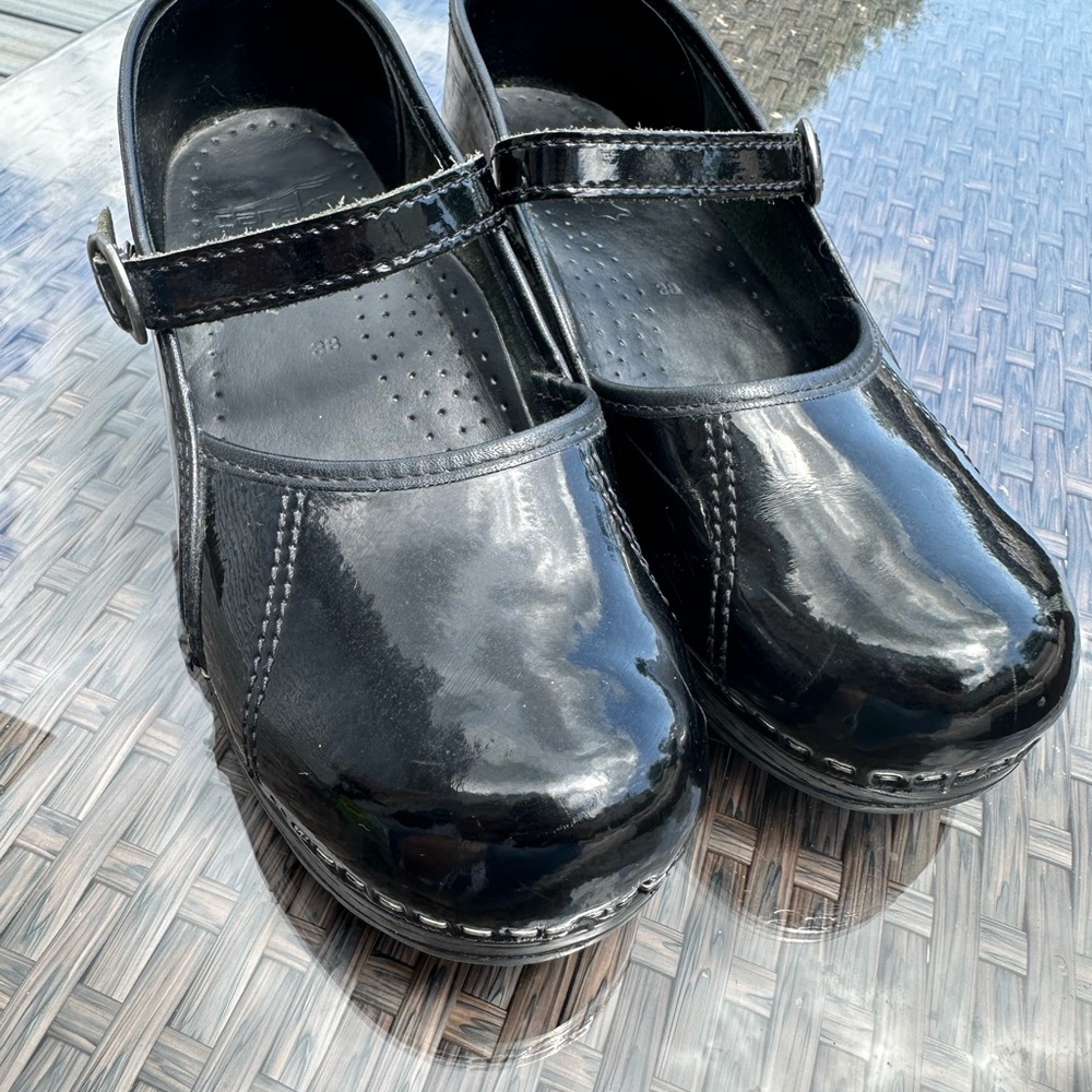 Dansko Womens Size 38 Clogs